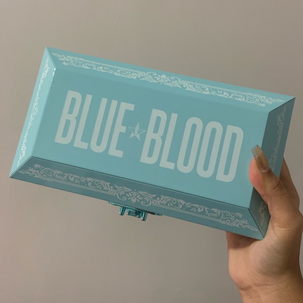 Jeffree star blue blood palette